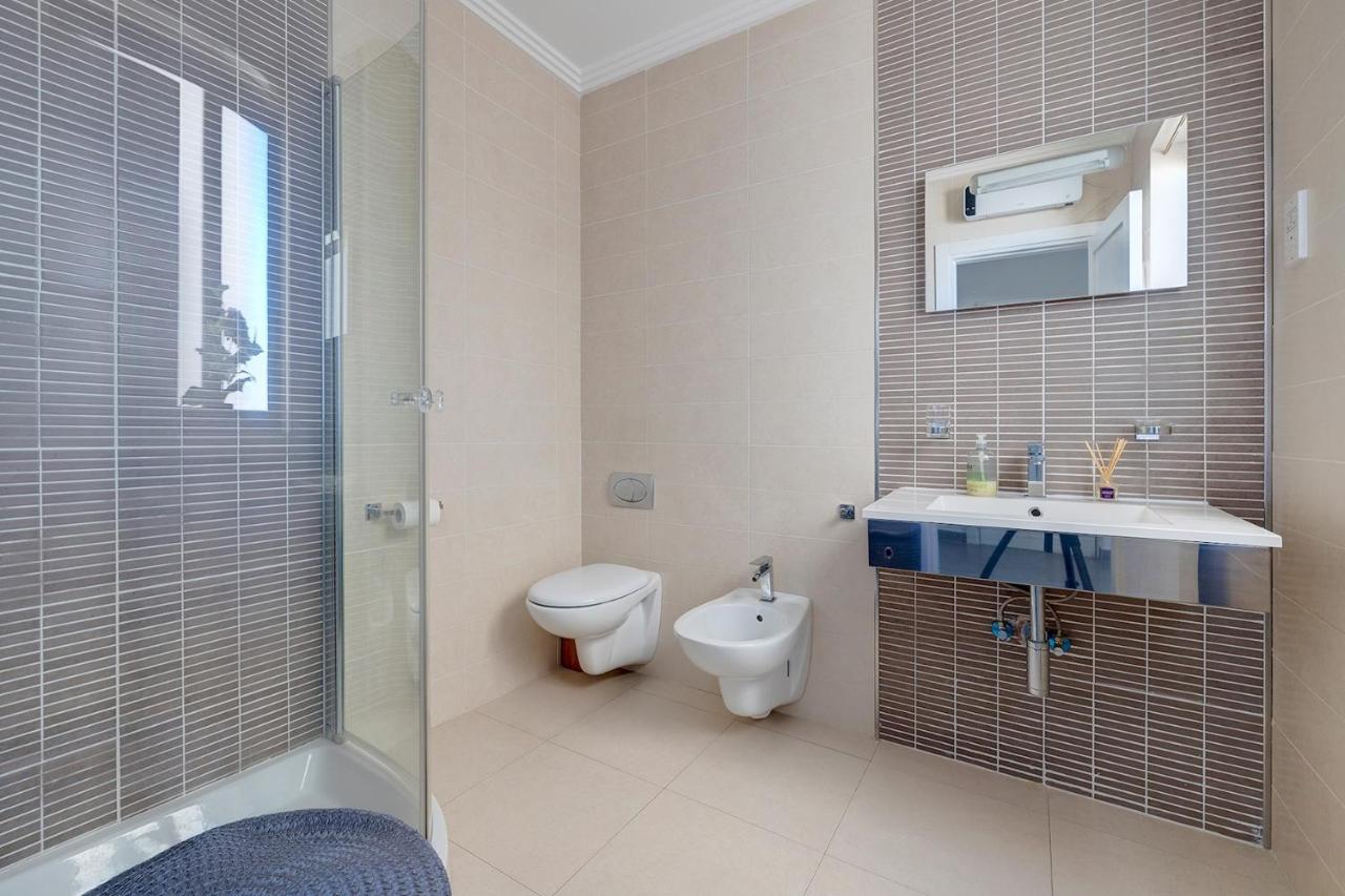 Perfect Location Idyllic 2Br Apartment Sliema Buitenkant foto